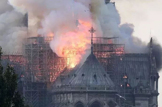 防火電纜生產(chǎn)滿(mǎn)足耐火需求:950℃明火中燃燒3小時(shí)仍能運(yùn)行 防火電纜生產(chǎn)滿(mǎn)足耐火需求:950℃明火中燃燒3小時(shí)仍能運(yùn)行